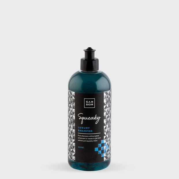 Squeaky Luxury vehicle shampoo 500ml grey background
